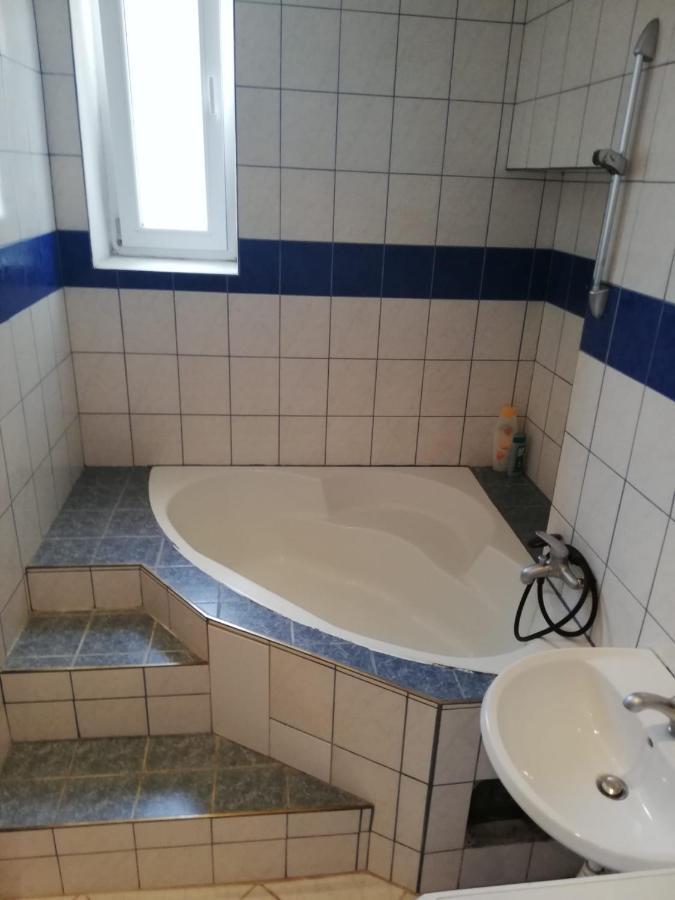Beautiful, Spacious And Cheap Apartment Wien